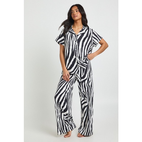 Petite Zebra Print Short Sleeve Top & Trousers Pyjama Set
