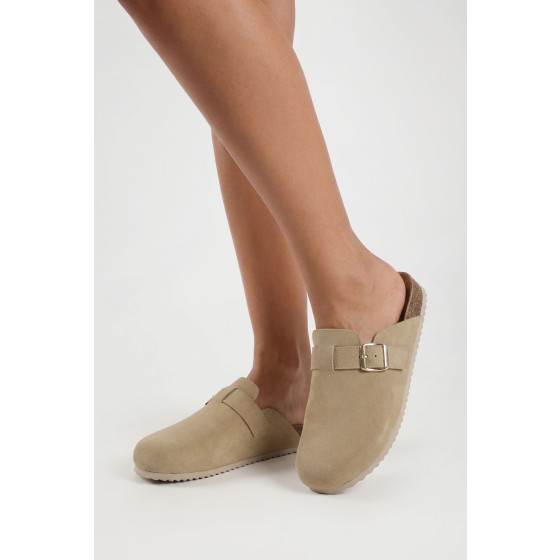 Basic Closed Toe Clogs