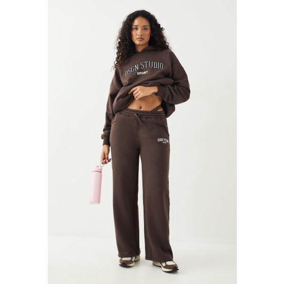 Petite DSGN Studio Applique Straight Leg Jogger