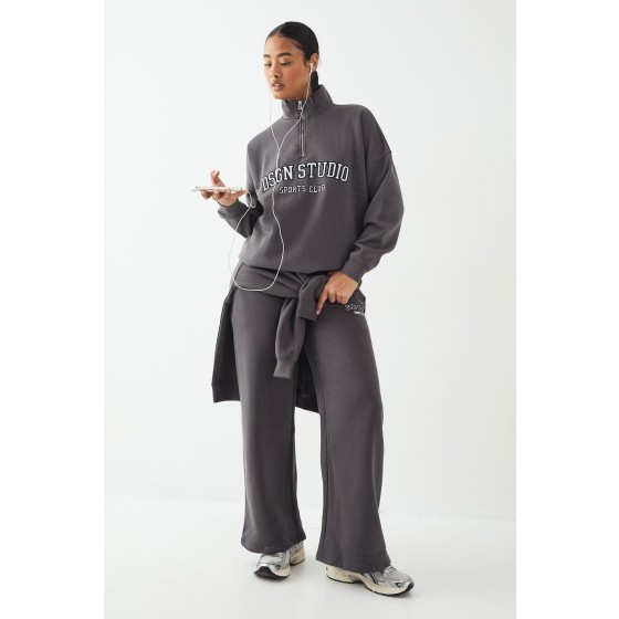 Petite DSGN Studio Applique Straight Leg Jogger